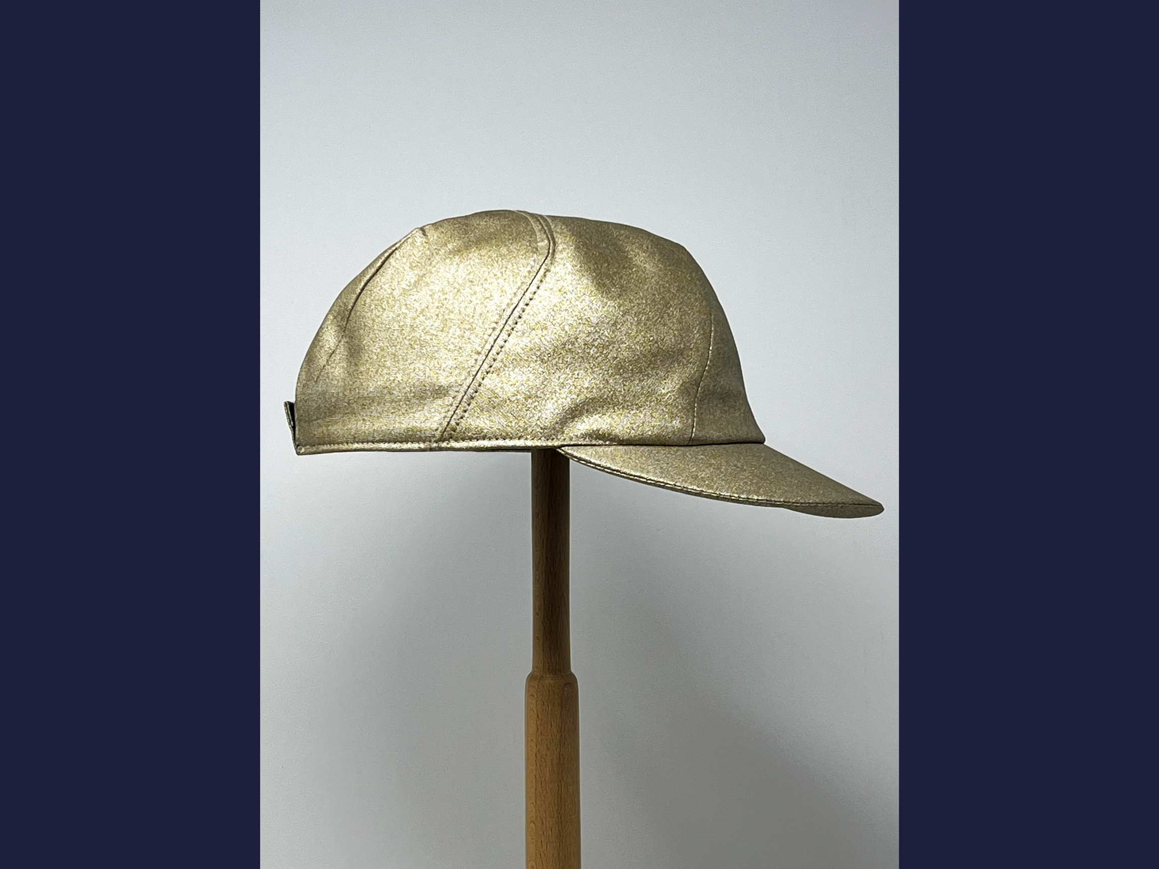 N°116_cap on hat rack_Le Panache Paris©