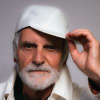 Benoit is wearing a Le Panache Paris© cap made in France with 100% cotton white twill.